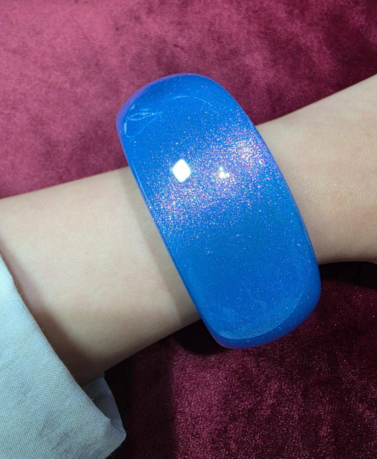 Light blue chromatic bangle