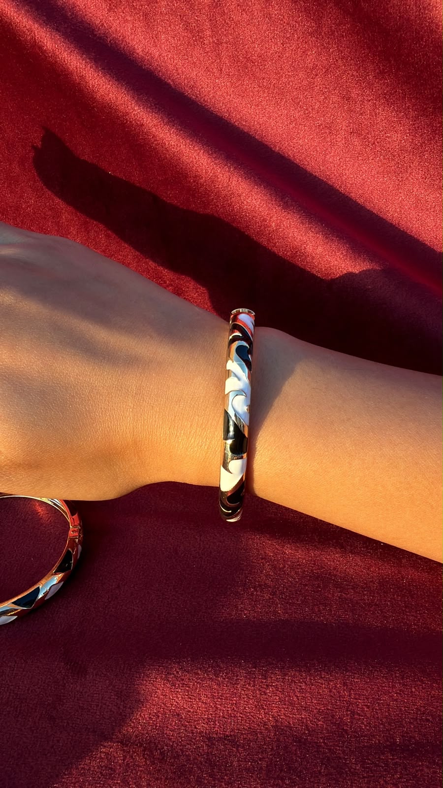 Black & White wavy bangle