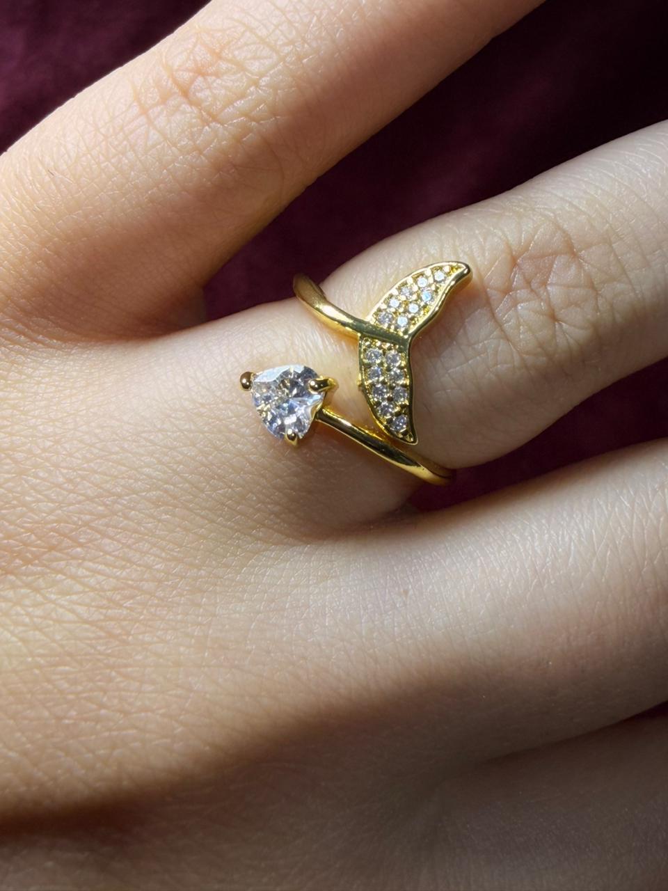 Ziricon Whale Tale Ring